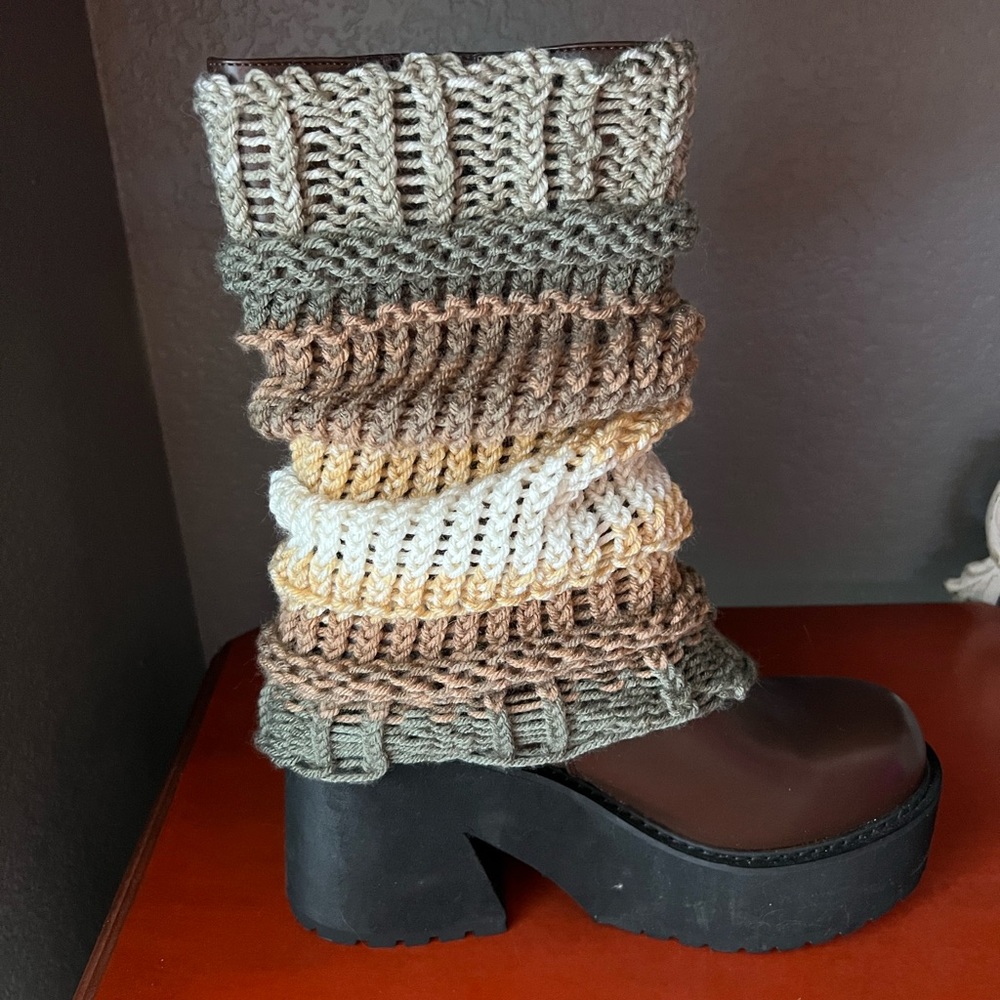Leg warmers. Larger size